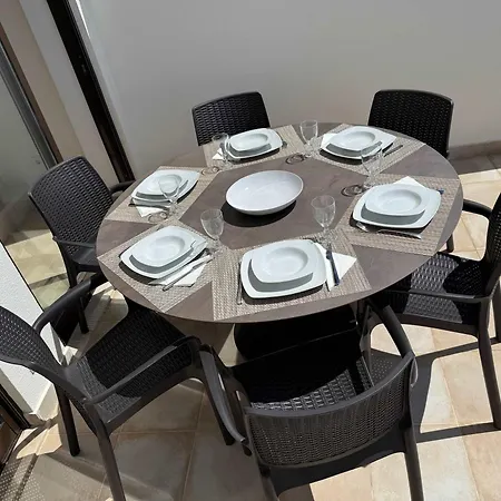 Live The Beach Life, Duplex Apartment With Beach Views Just 3 Minutes From The Ocean アパート サン・マルティーニョ・ド・ポルト