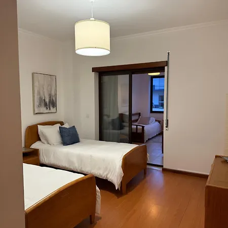 Live The Beach Life, Duplex Apartment With Beach Views Just 3 Minutes From The Ocean サン・マルティーニョ・ド・ポルト